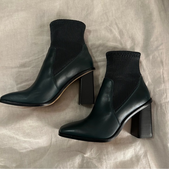 VINCE CAMUTO Booties - Picture 1 of 4